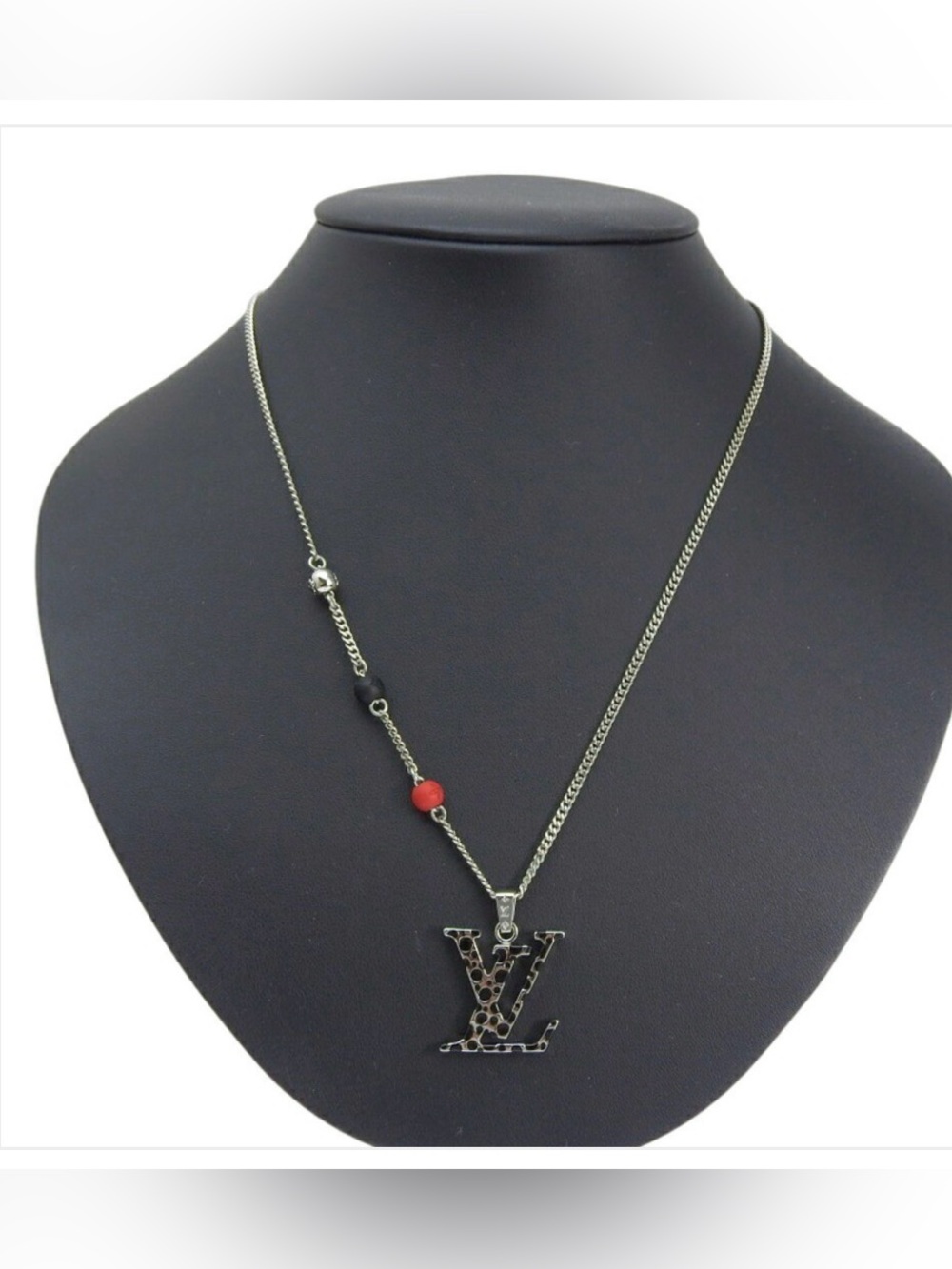 💝Louis Vuitton Black Metal LV Pendant Necklace